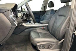 musta Audi Q7 2021 kuva 9.