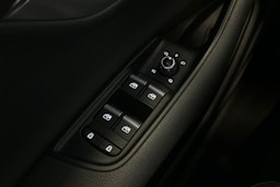 musta Audi Q7 2021 kuva 11.