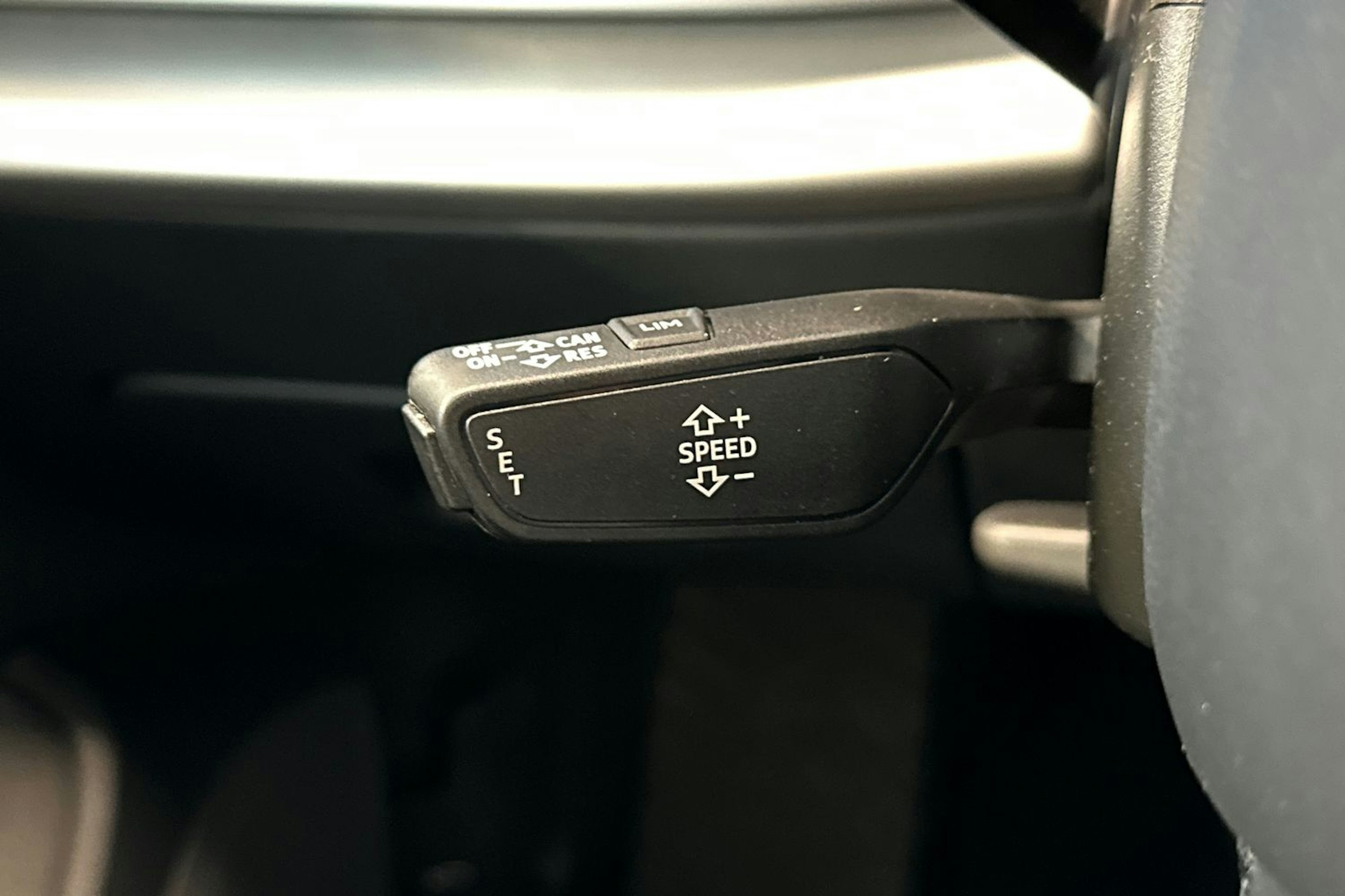 musta Audi Q7 2021 kuva 15.