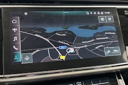 musta Audi Q7 2021 kuva 21.