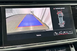 musta Audi Q7 2021 kuva 22.