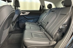 musta Audi Q7 2021 kuva 28.