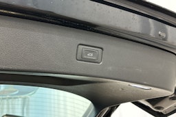 musta Audi Q7 2021 kuva 30.