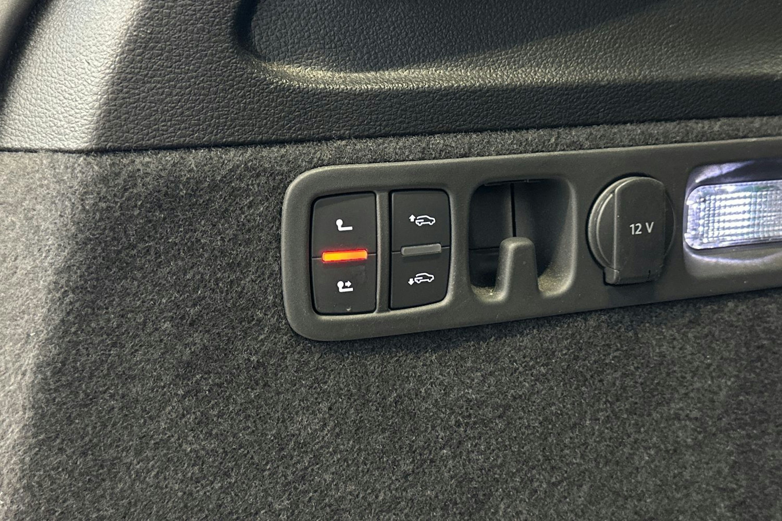 musta Audi Q7 2021 kuva 31.