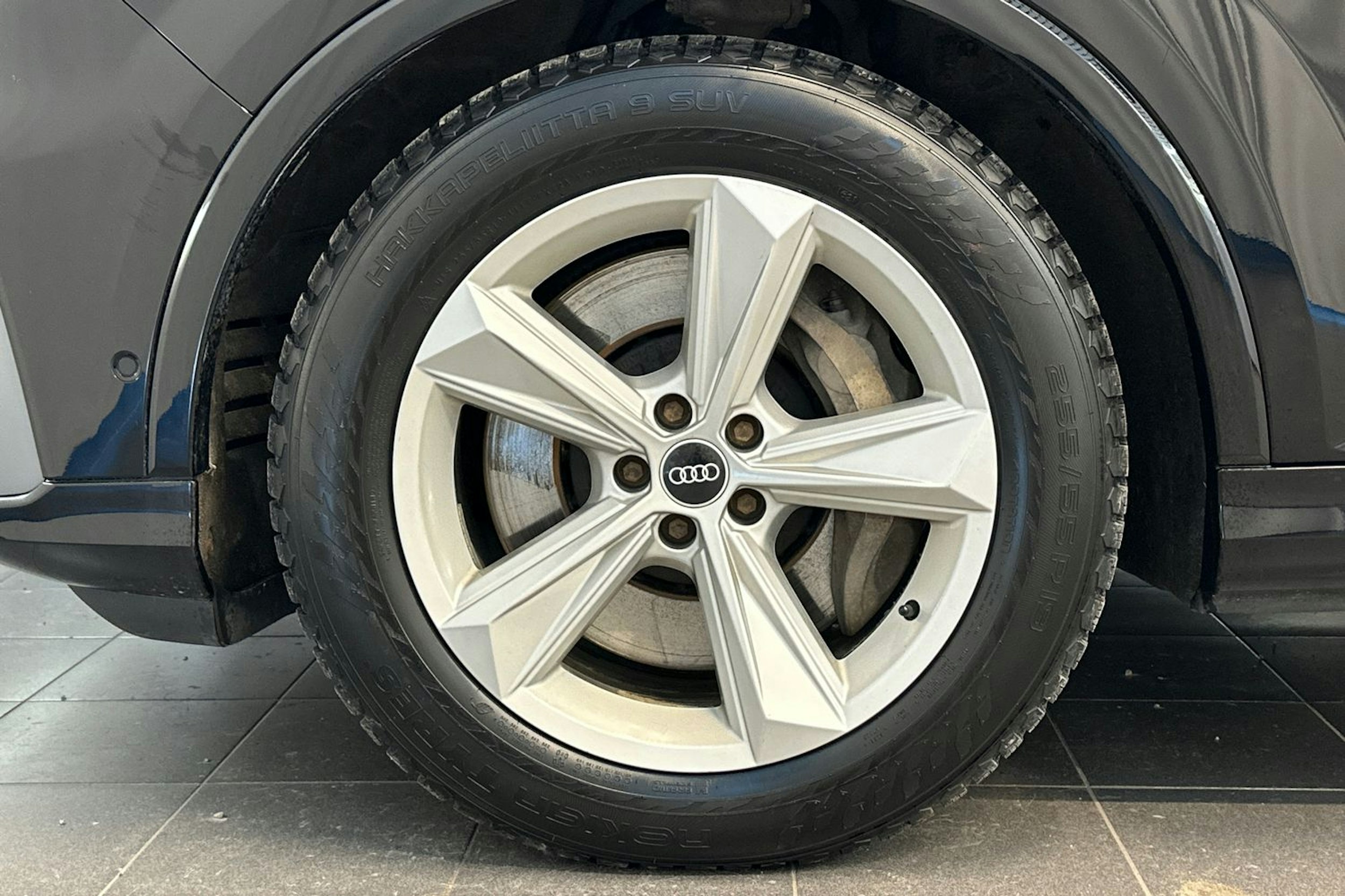 musta Audi Q7 2021 kuva 33.