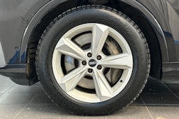 musta Audi Q7 2021 kuva 33.