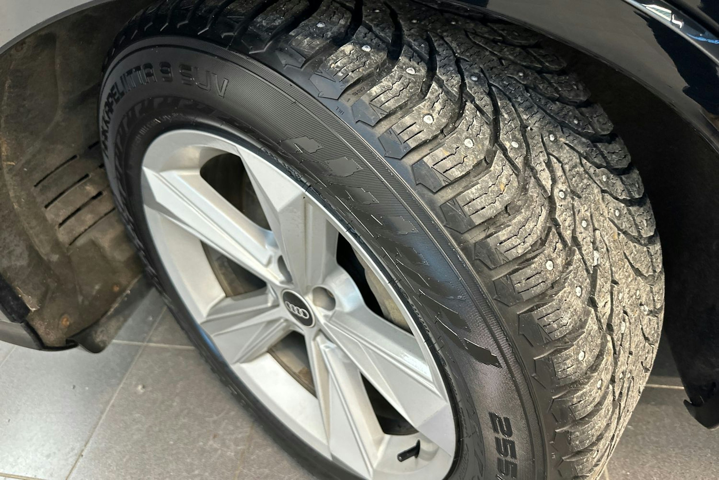 musta Audi Q7 2021 kuva 34.