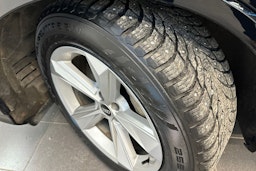 musta Audi Q7 2021 kuva 34.