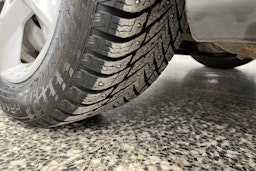 harmaa Audi Q7 2023 kuva 13.