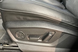 harmaa Audi Q7 2023 kuva 16.