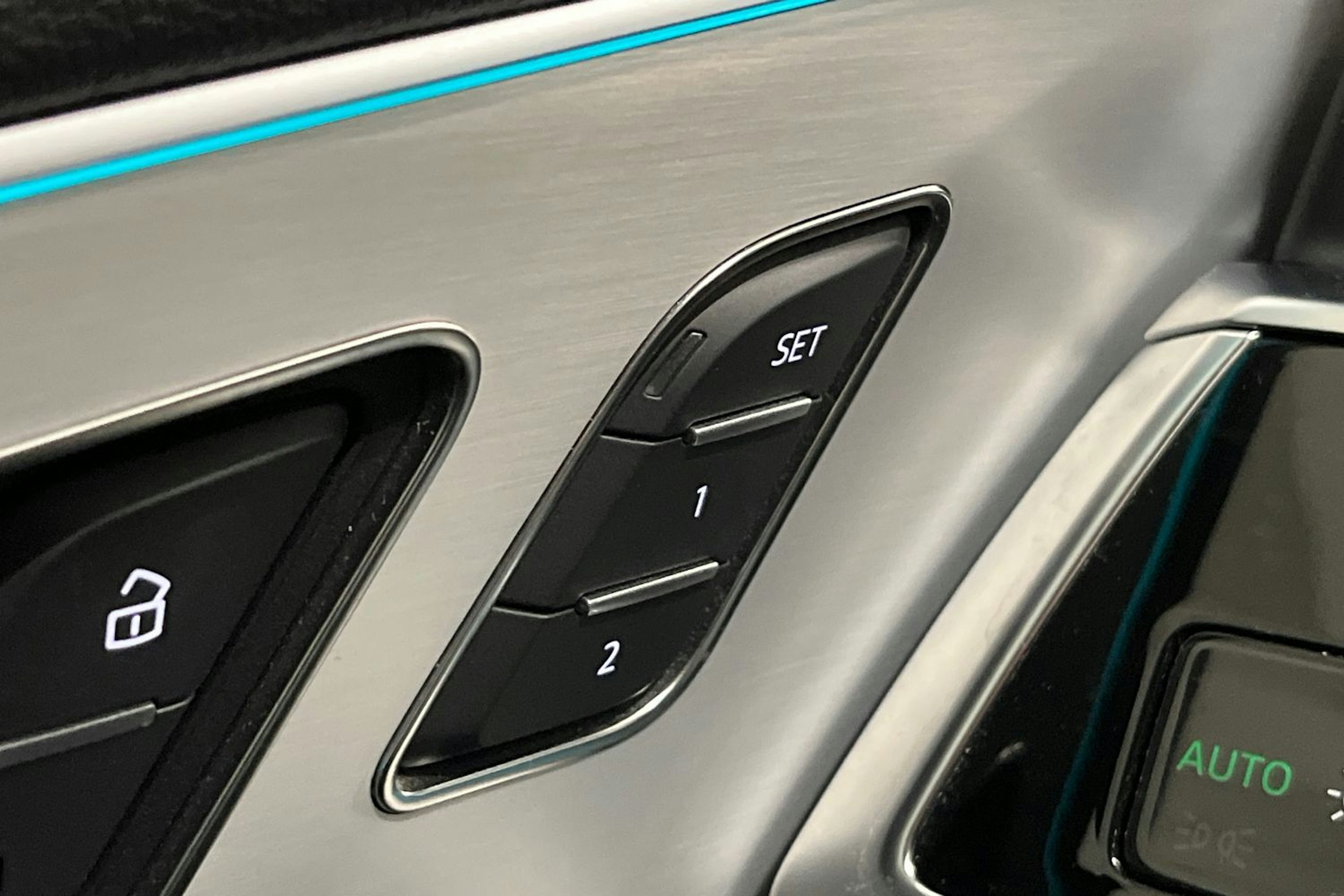 harmaa Audi Q7 2023 kuva 17.