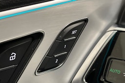 harmaa Audi Q7 2023 kuva 17.