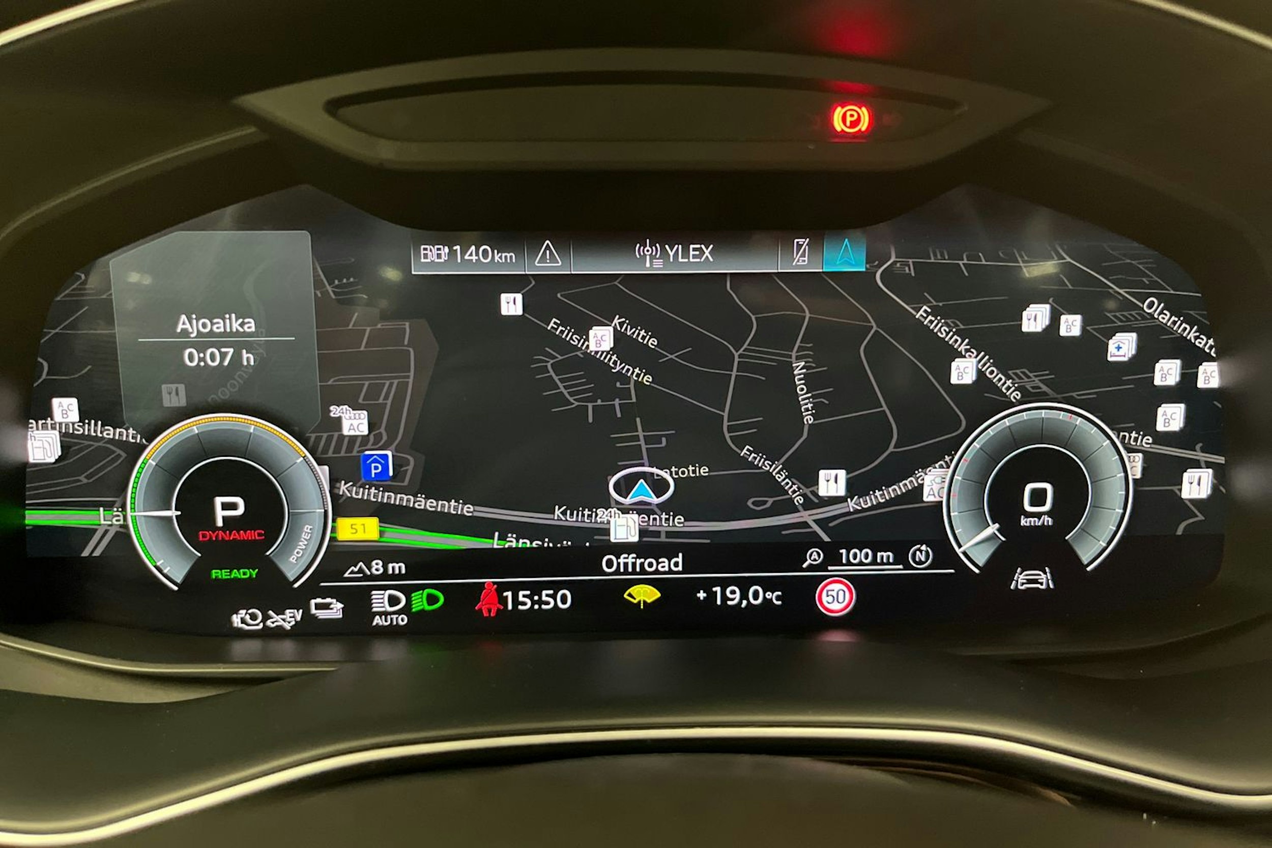 harmaa Audi Q7 2023 kuva 23.