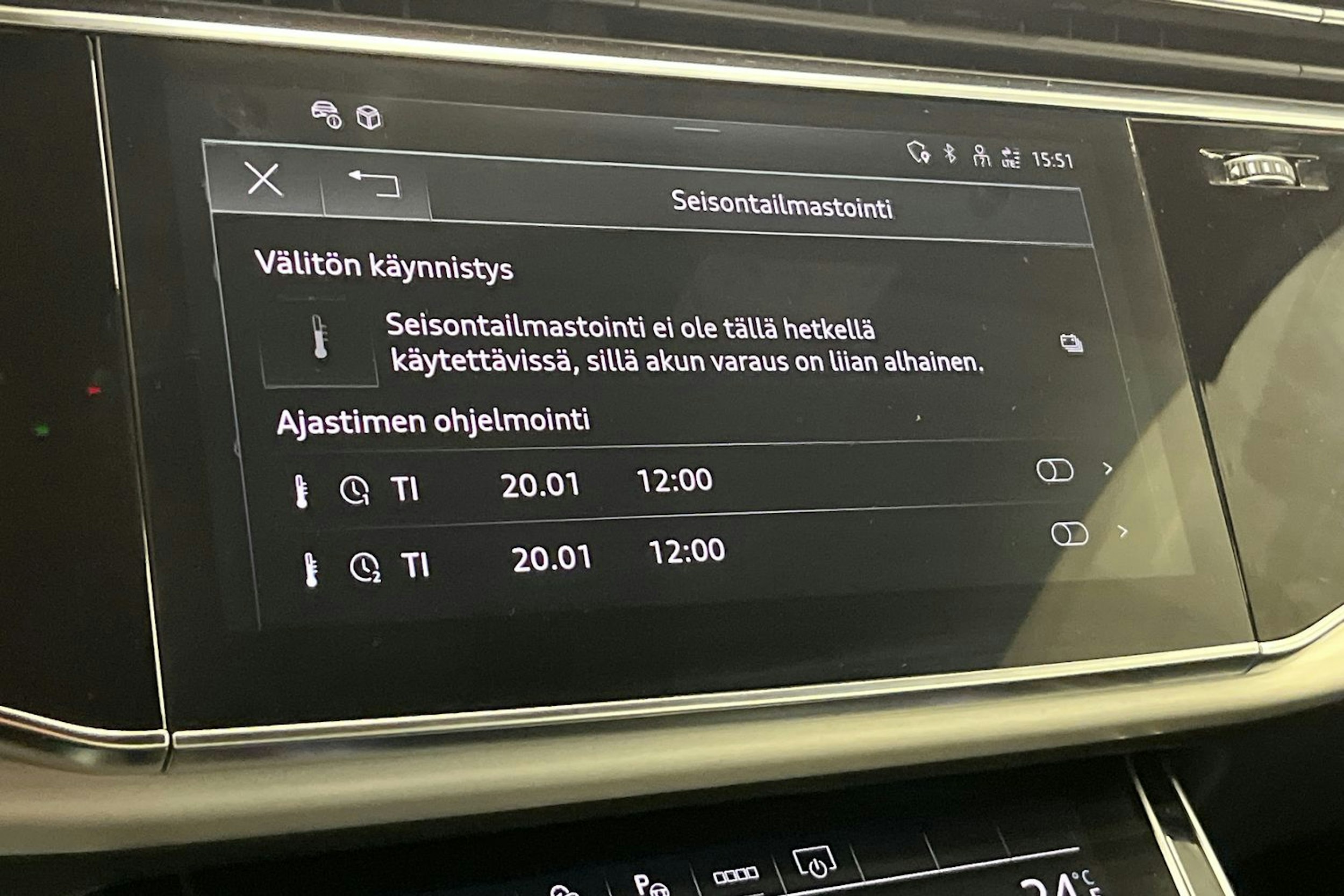 harmaa Audi Q7 2023 kuva 26.