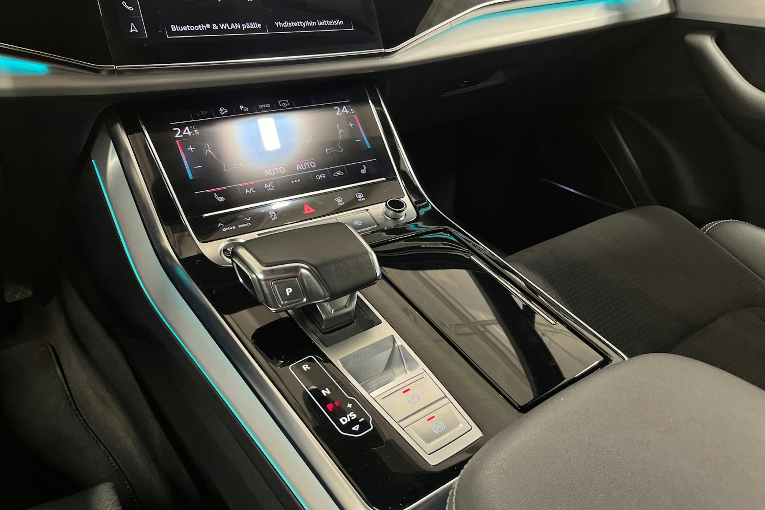 harmaa Audi Q7 2023 kuva 28.