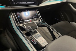 harmaa Audi Q7 2023 kuva 28.