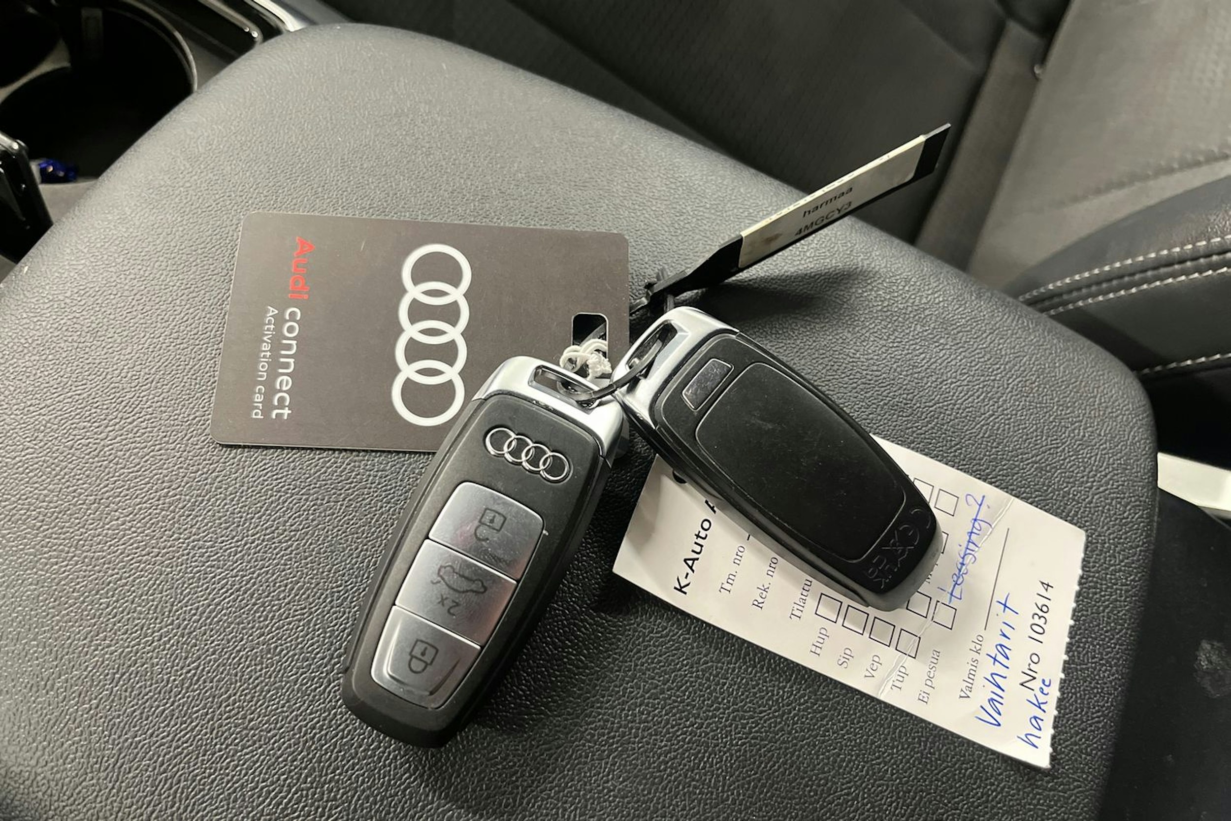 harmaa Audi Q7 2023 kuva 29.