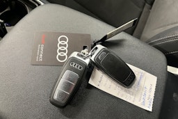 harmaa Audi Q7 2023 kuva 29.