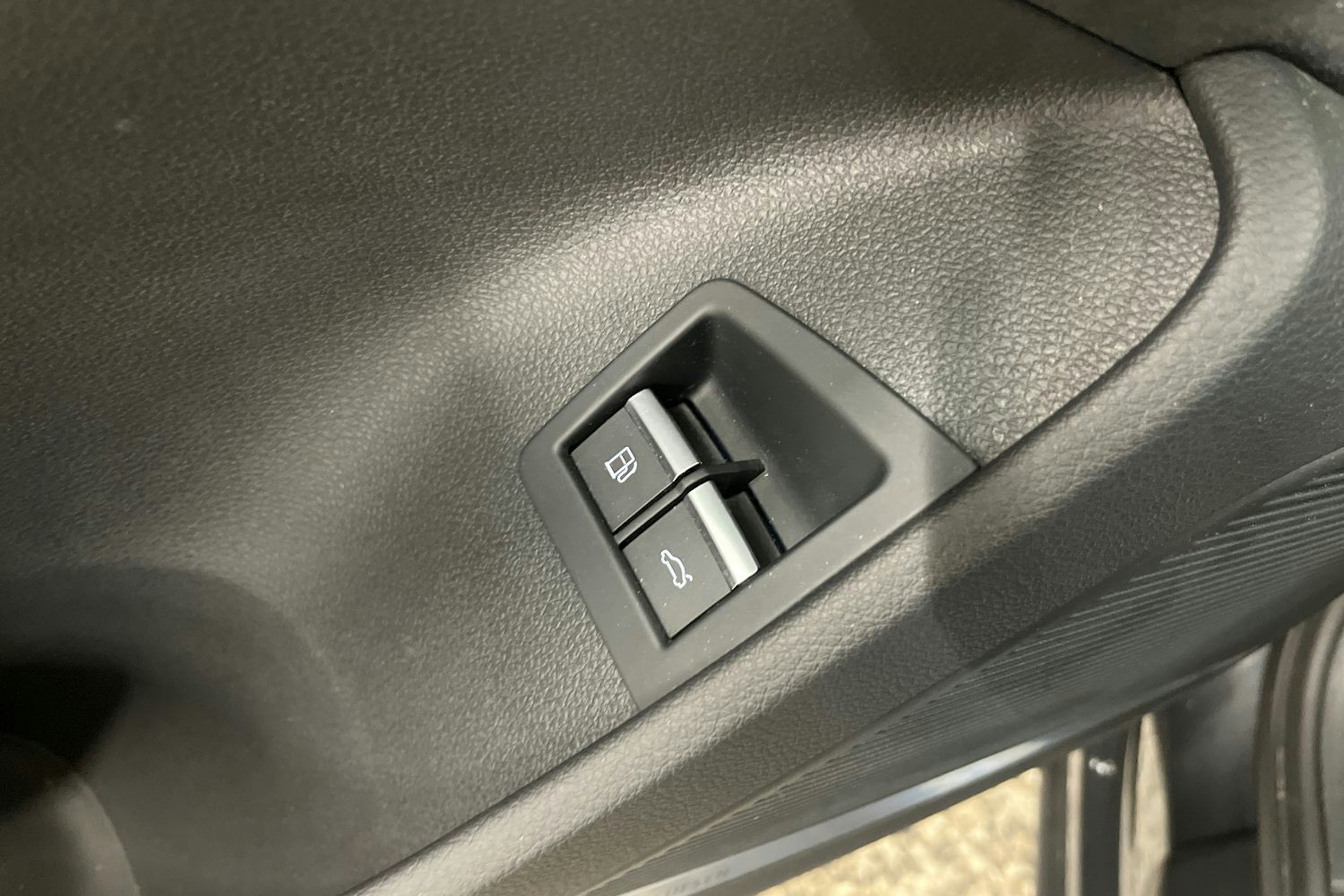 harmaa Audi Q7 2023 kuva 30.