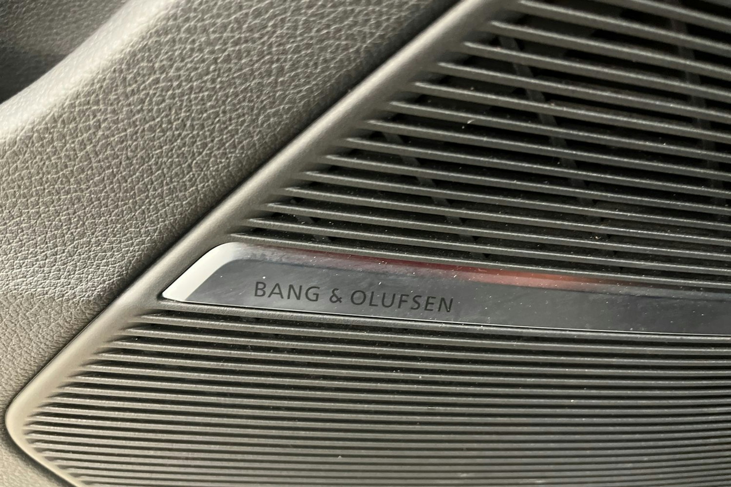 harmaa Audi Q7 2023 kuva 31.