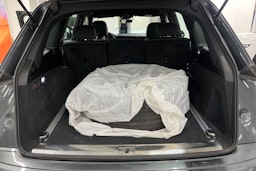 harmaa Audi Q7 2023 kuva 32.