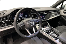 harmaa Audi Q7 2023 kuva 6.