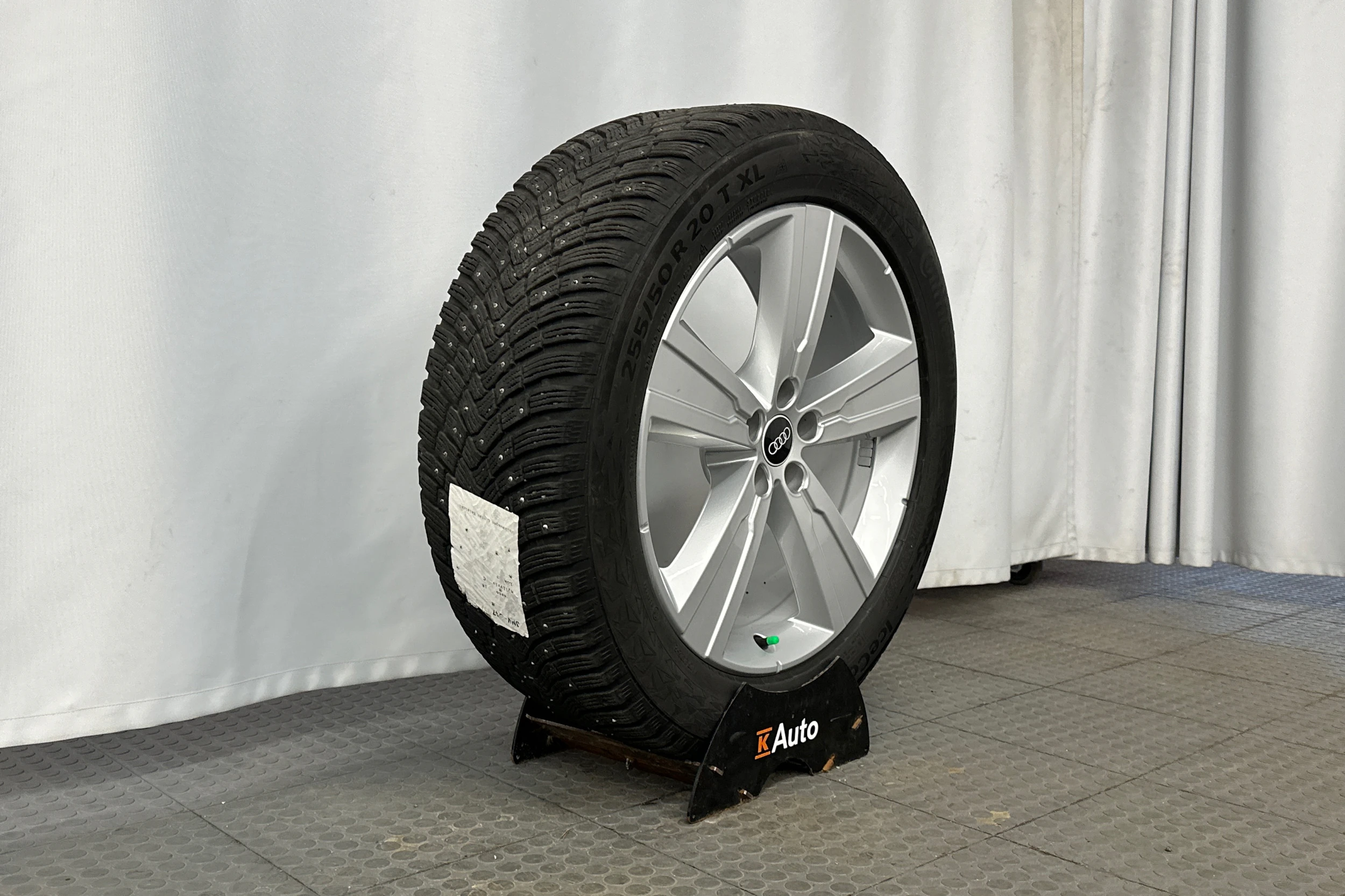 harmaa Audi Q7 2023 kuva 10.