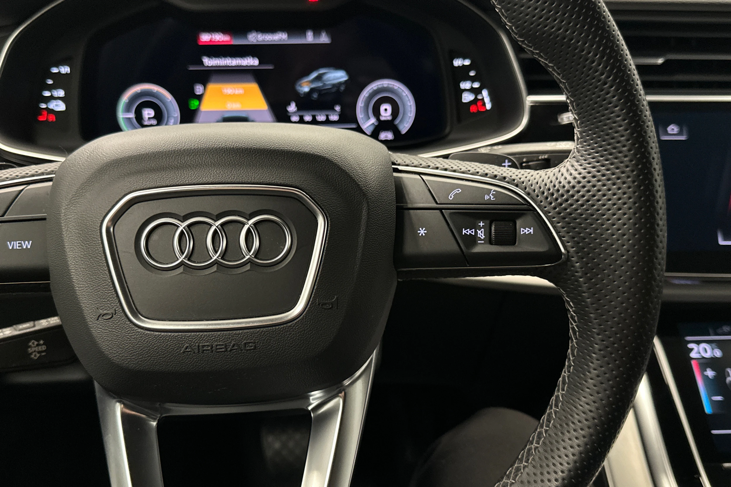 harmaa Audi Q7 2023 kuva 12.