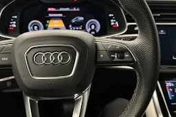 harmaa Audi Q7 2023 kuva 12.