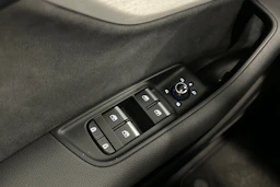 harmaa Audi Q7 2023 kuva 15.