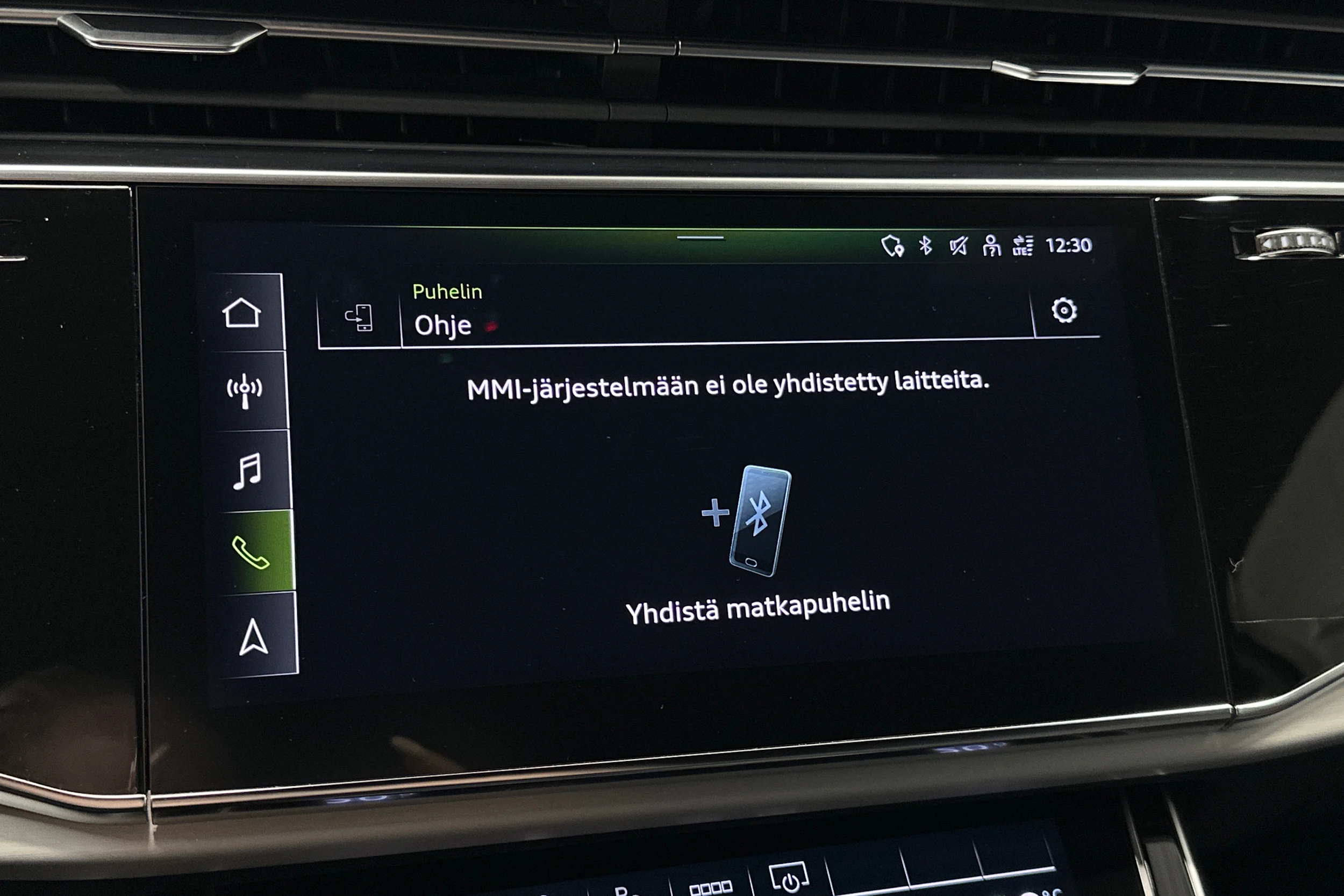 harmaa Audi Q7 2023 kuva 21.
