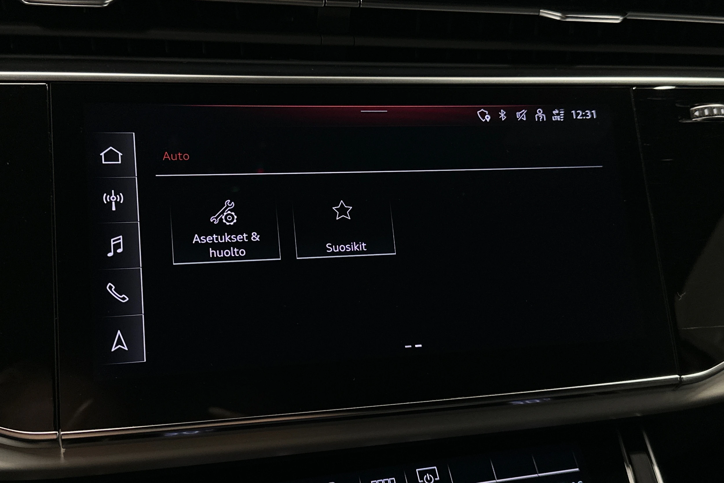 harmaa Audi Q7 2023 kuva 25.