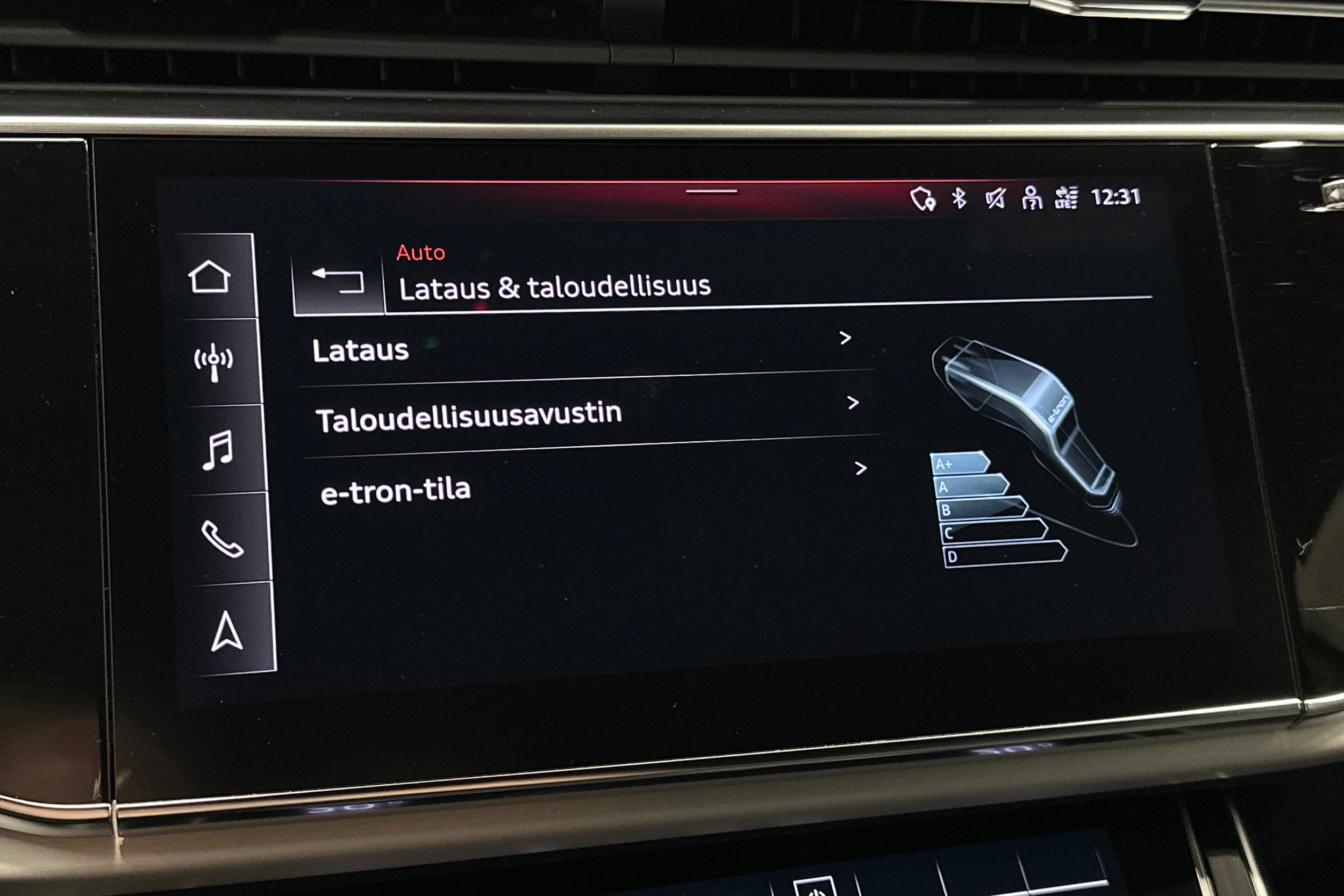 harmaa Audi Q7 2023 kuva 27.