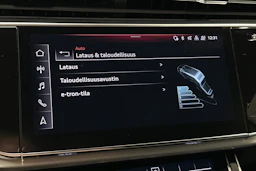 harmaa Audi Q7 2023 kuva 27.