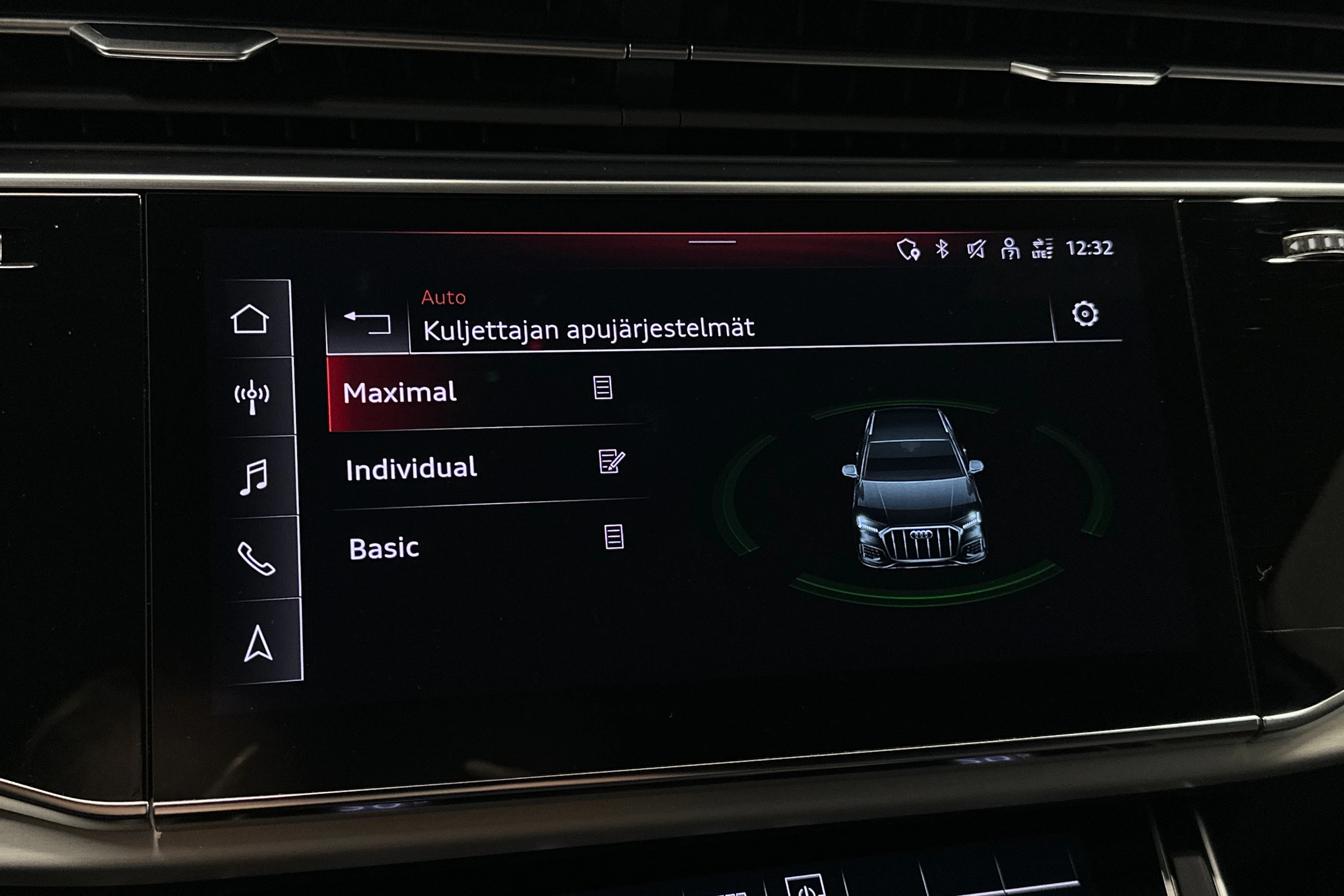 harmaa Audi Q7 2023 kuva 28.