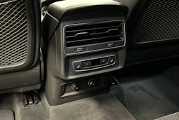 harmaa Audi Q7 2023 kuva 34.