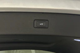 harmaa Audi Q7 2023 kuva 37.