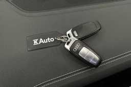 harmaa Audi Q7 2023 kuva 40.