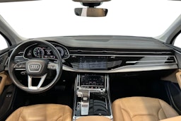 harmaa Audi Q7 2023 kuva 9.