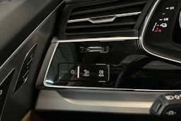 harmaa Audi Q7 2023 kuva 22.