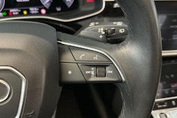 harmaa Audi Q7 2023 kuva 24.