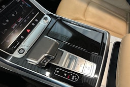 harmaa Audi Q7 2023 kuva 27.