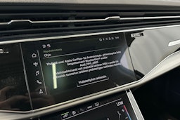 harmaa Audi Q7 2023 kuva 28.