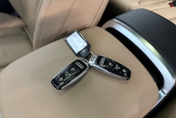 harmaa Audi Q7 2023 kuva 33.
