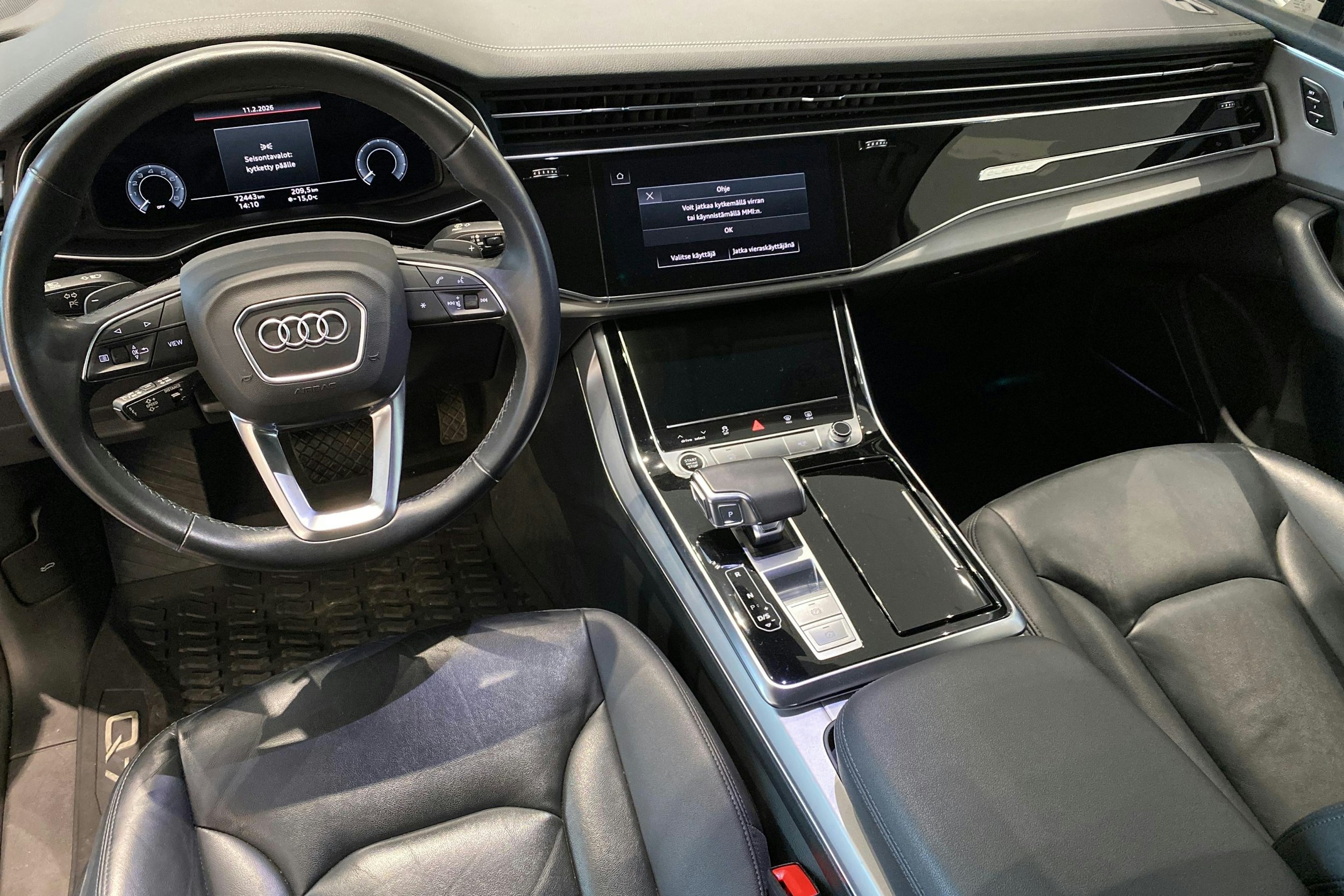 musta Audi Q7 2023 kuva 9.