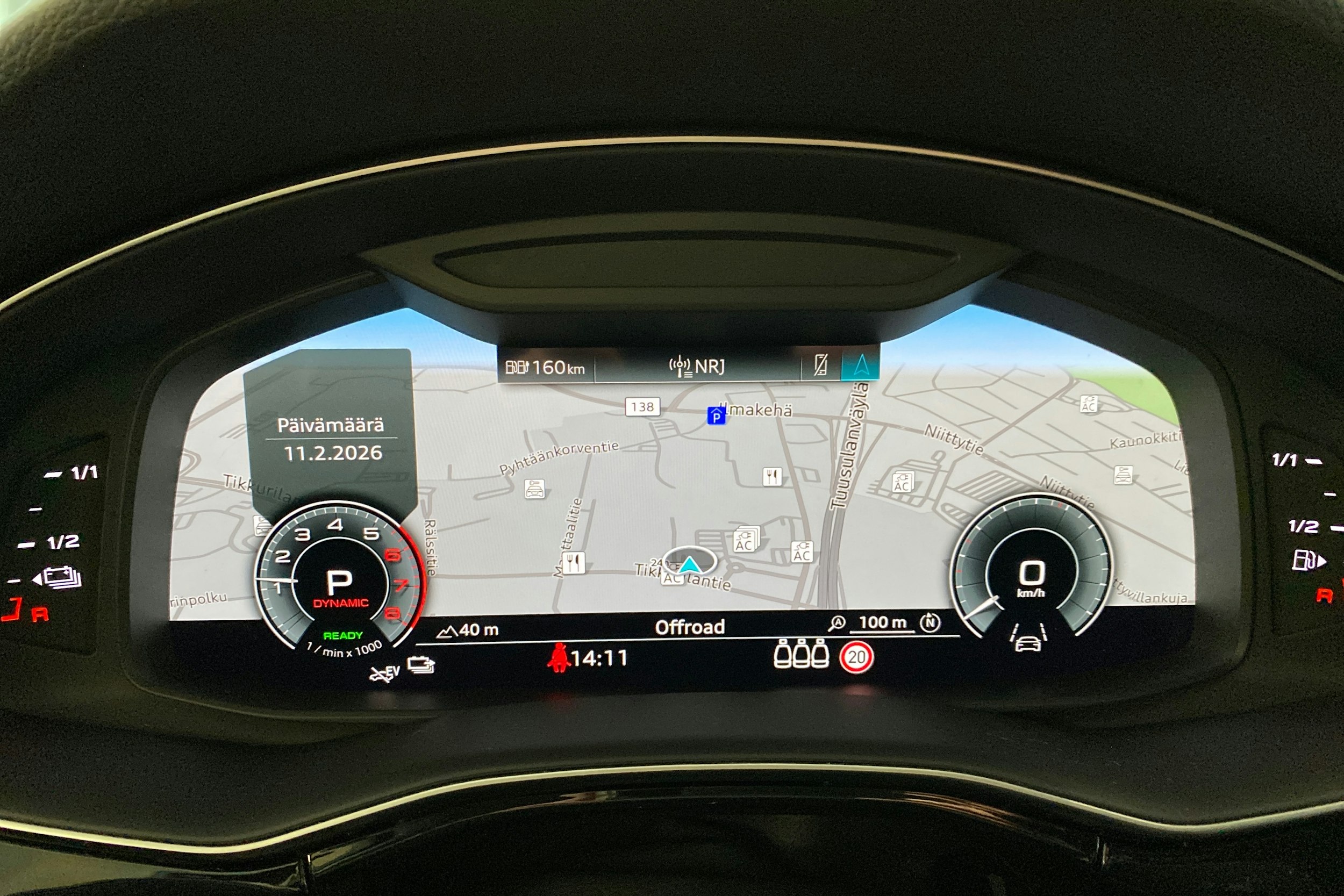 musta Audi Q7 2023 kuva 14.