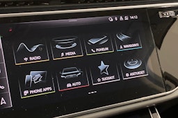 musta Audi Q7 2023 kuva 15.