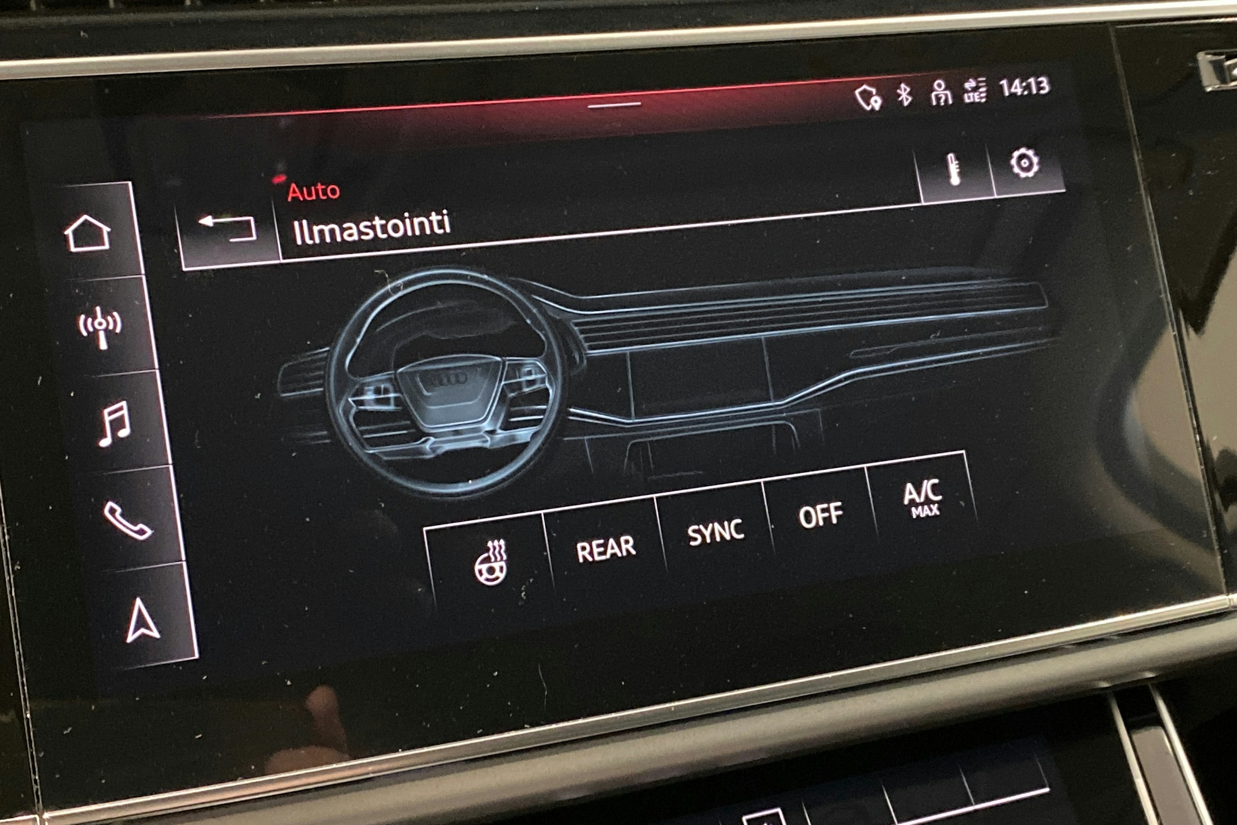 musta Audi Q7 2023 kuva 17.