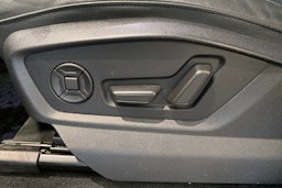 musta Audi Q7 2023 kuva 21.