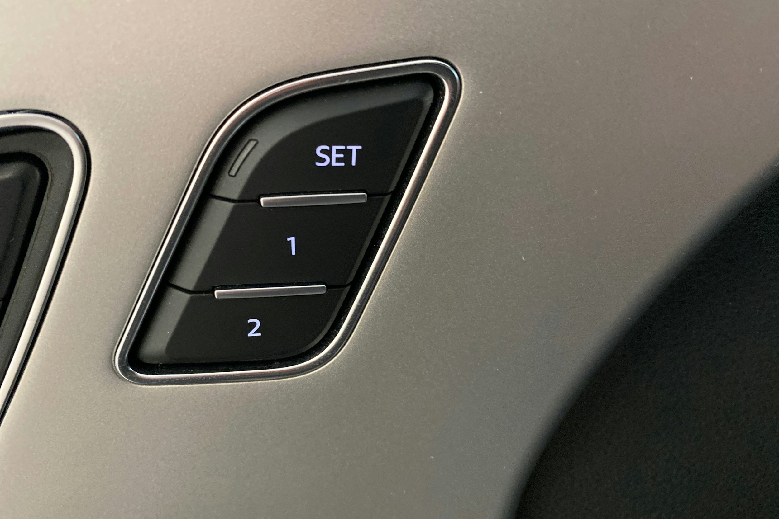 musta Audi Q7 2023 kuva 22.